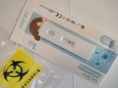 Retiran cargos contra médico de Utah acusado de tirar 28 mil dólares en dosis de vacunas COVID