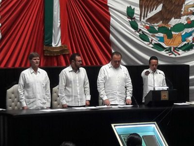 A la vieja usanza priista, asume Carlos Joaquín en Quintana Roo