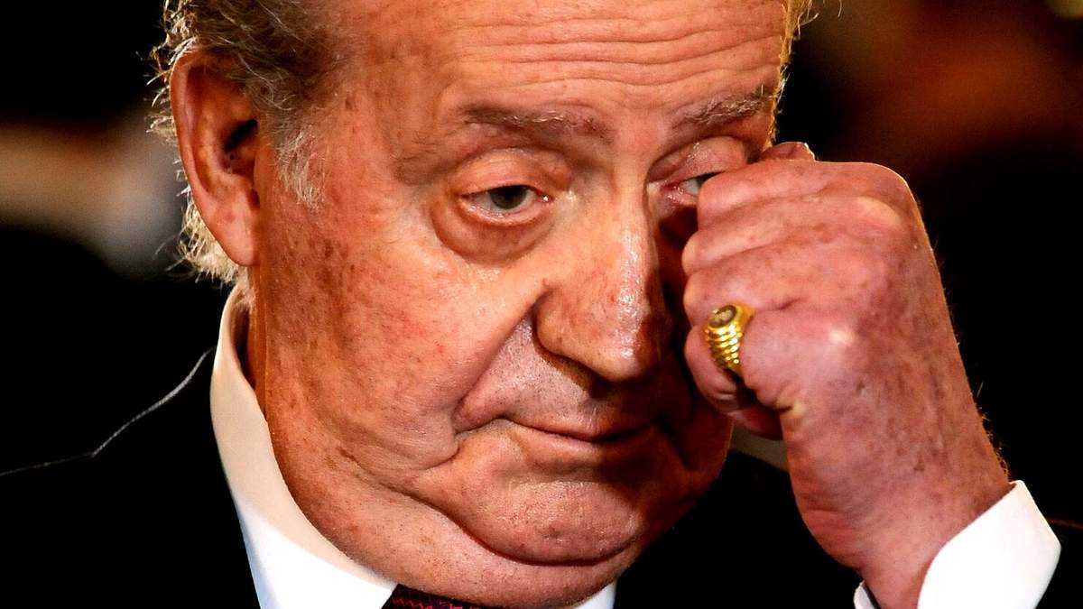 Rey Juan Carlos, solo con su sombra. Fuente: (Instagram)