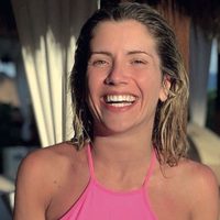 Muy bien acompañada, Laurita Fernández hizo un feliz anuncio y emocionó a todos sus fanáticos