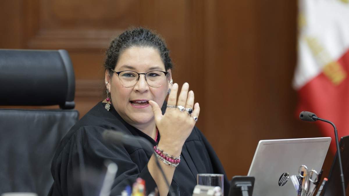 Lenia Batres en sesión de la SCJN