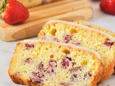 Budín de yogur con frutilla y coco: delicioso y muy rendidor para la merienda