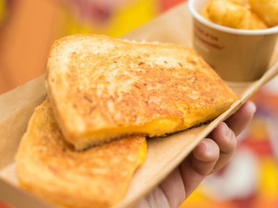 Dan a conocer los secretos del grilled cheese icónico de Disney