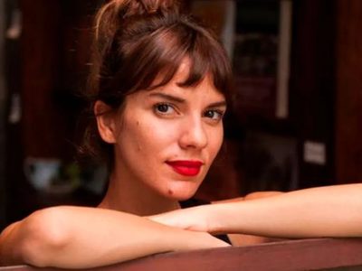 La prenda comodín que no te puede faltar en el ropero y que Gimena Accardi lleva con mucho estilo