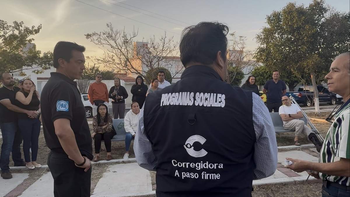 Funcionarios mezclan logos del PAN y del gobierno a la hora de presentar los programas sociales en el municipio de Corregidora, Querétaro
