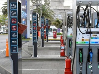 El Gobierno oficializó una suba de los impuestos a los combustibles desde febrero