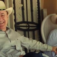 Durazo paga anuncios en redes para promocionarse con la foto de su padre fallecido