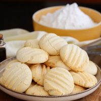Bizcochitos de maicena con 3 ingredientes: son una nubecita y no vas a parar de comerlos, poné la pava y animate a esta receta