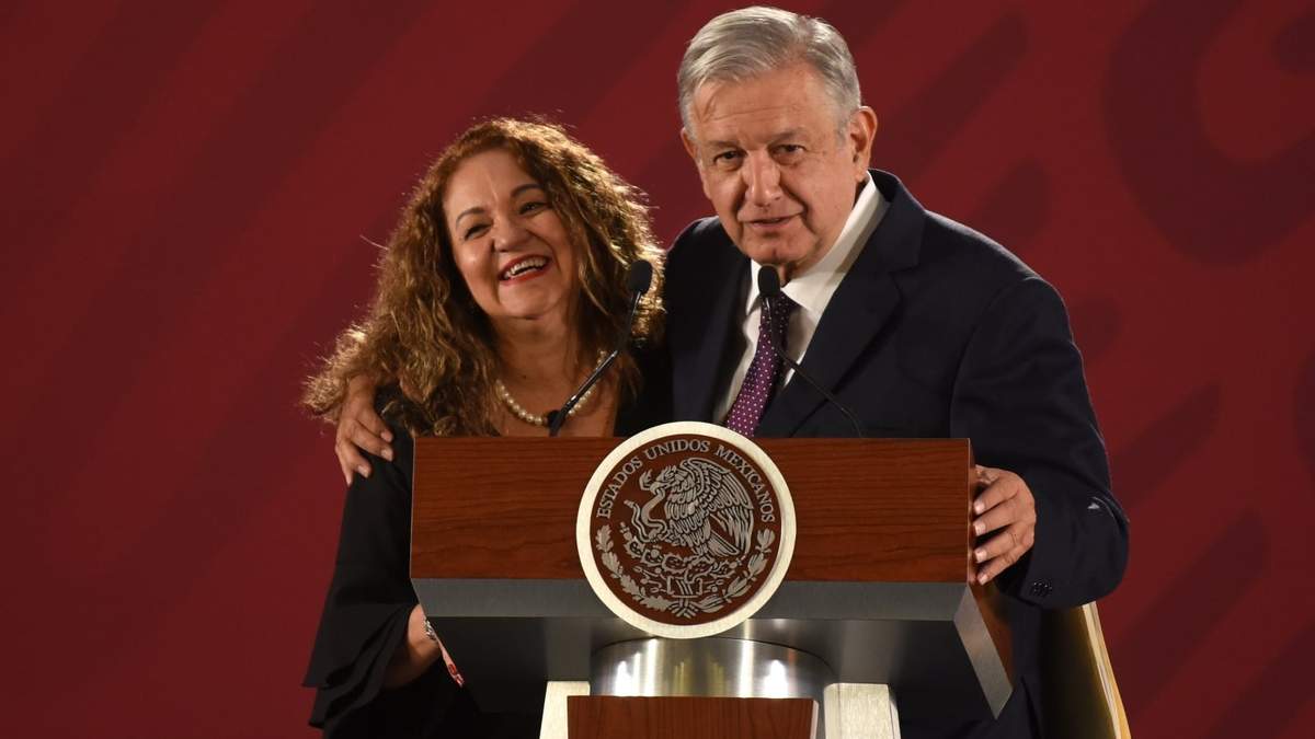 El exdirectora y el presidente