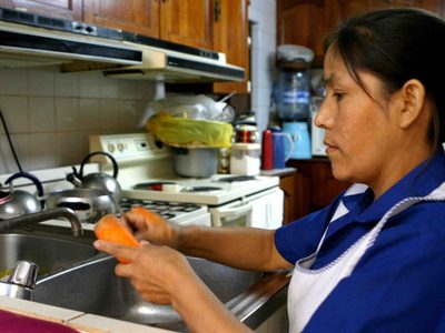 AFIP: actualizan los montos de los aportes y contribuciones para empleados domésticos