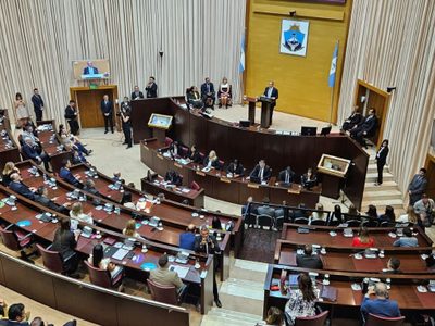 Austeridad, transparencia, lucha antidrogas y obras viales: los cuatro pilares del discurso de Figueroa en la Legislatura de Neuquén