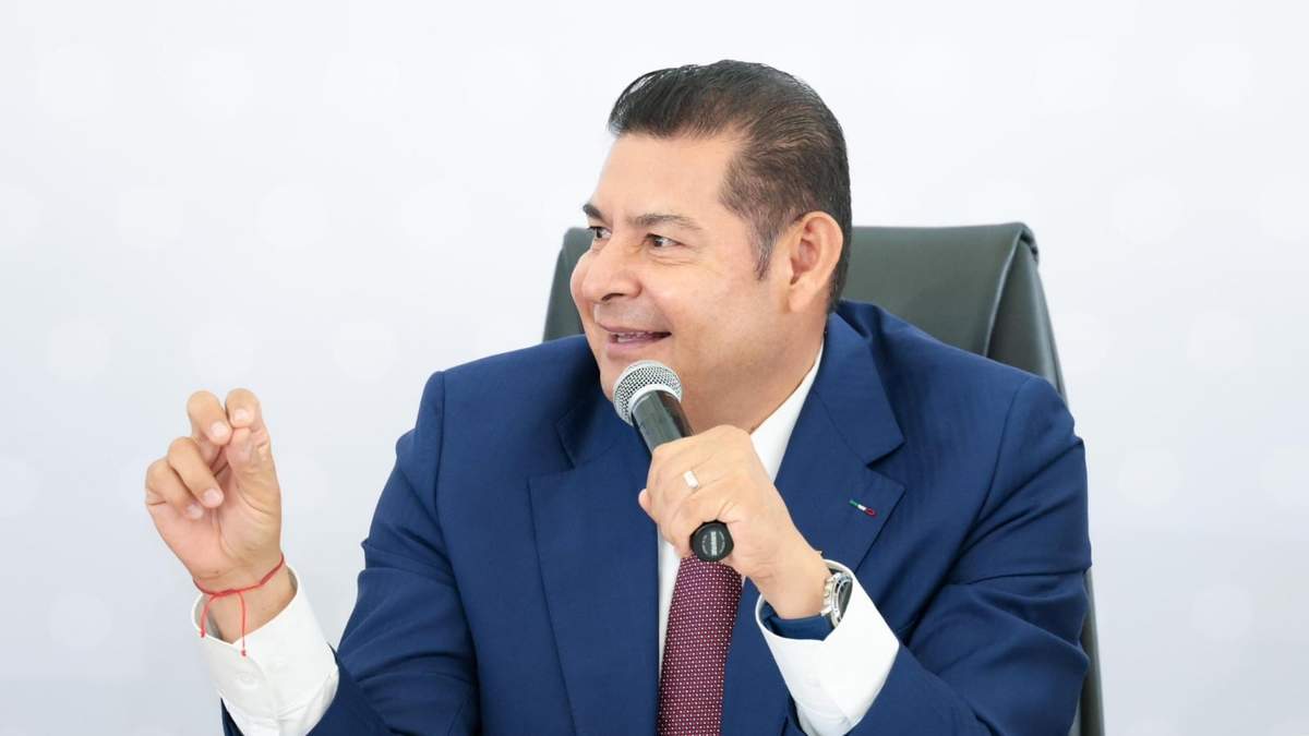 El gobernador de Puebla, Alejandro Armenta