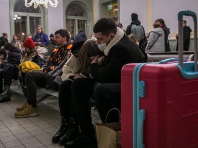 Así es la estación de tren en Polonia que se convirtió en refugio para los que huyen de Ucrania