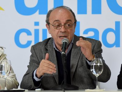 Desconfianza: Moreau culpó a la oposición y a los medios por los "cacerolazos"