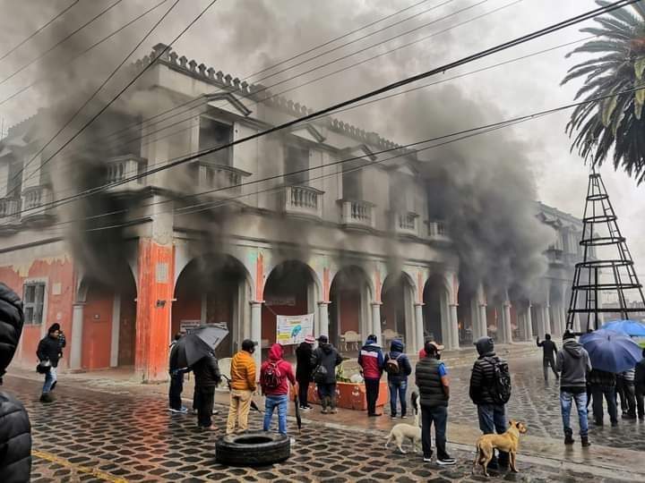 Queman presidencia municipal de Chignautla
