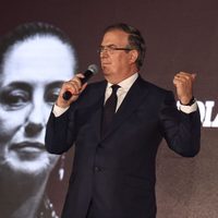 Ebrard acusa a Sheinbaum de campaña negra: Están usando a la Secretaría del Bienestar a su favor