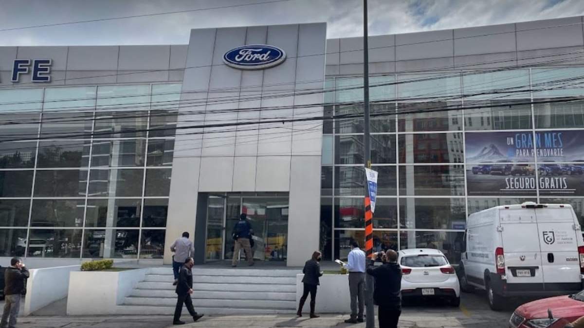 Una agencia automotriz Ford