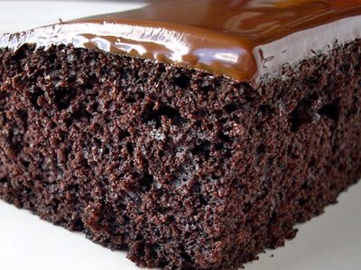 Sin harina, manteca ni aceite, hacé esta torta húmeda de chocolate super proteica