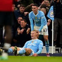 Foden lidera remontada de Manchester City para vencer 3-1 a Manchester United