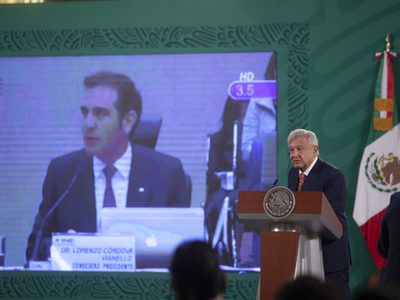 INE se declara incompetente ante quejas de intromisión de AMLO en elecciones