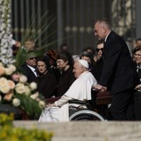 El Papa pide por refugiados, ucranianos y rusos en mensaje de Pascua