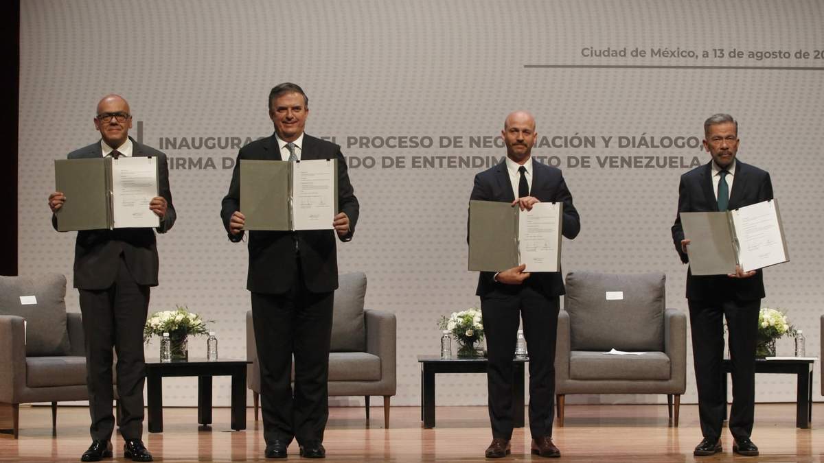 El Gobierno y la oposición de Venezuela reunidos en México. Fuente: (Twitter)