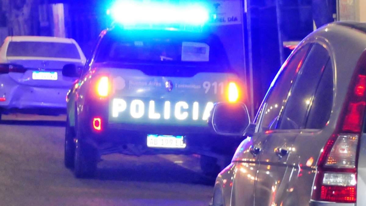 La Policía encontró el auto robado en el barrio Belgrano de Cutral Co. Fuente: (Twitter)