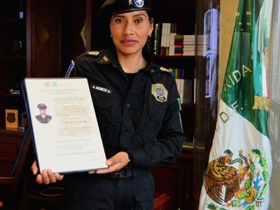 Ascienden a la mujer policía que amamantó a un bebé en Acapulco