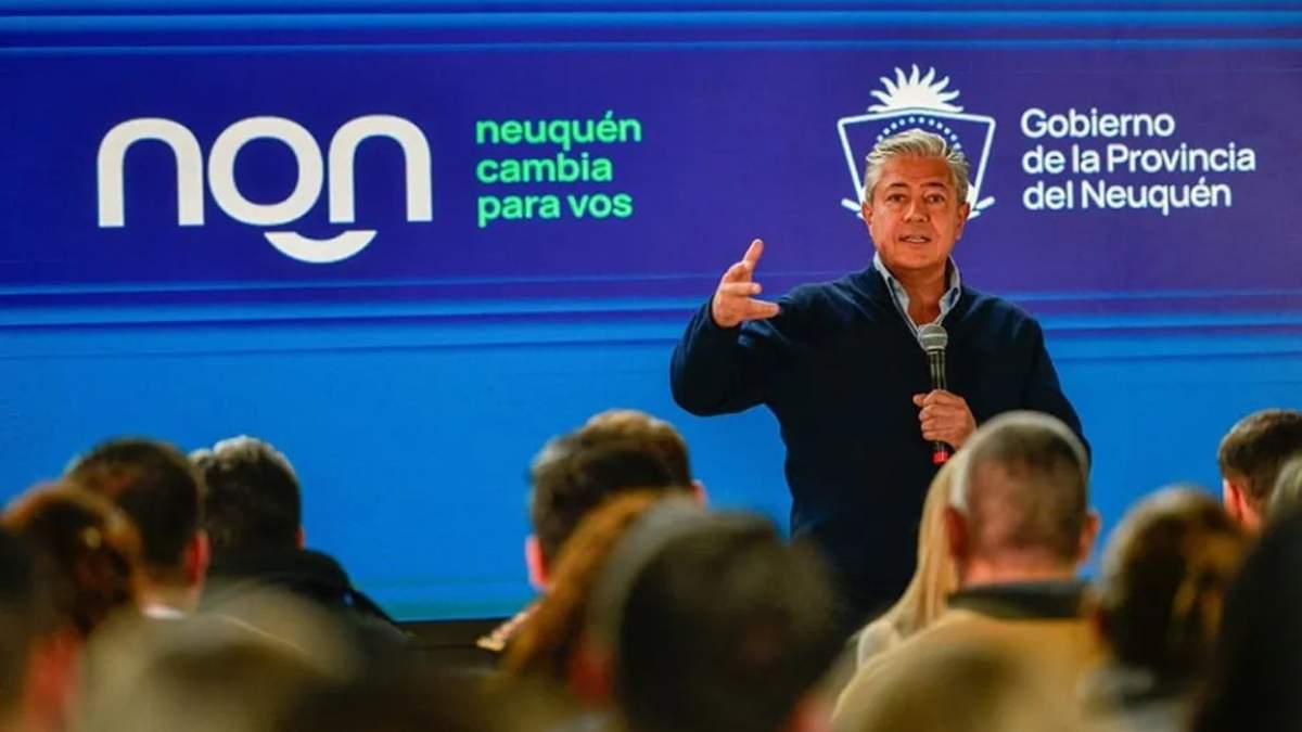 El gobernador exhibió un informe sobre los resultados en los dos primeros años de su gstión. Fuente: (Gobierno de Neuquén)