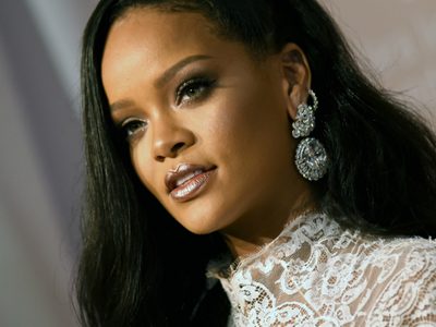 ¡Tremendo susto! Rihanna aterrorizada tras tomarse una foto