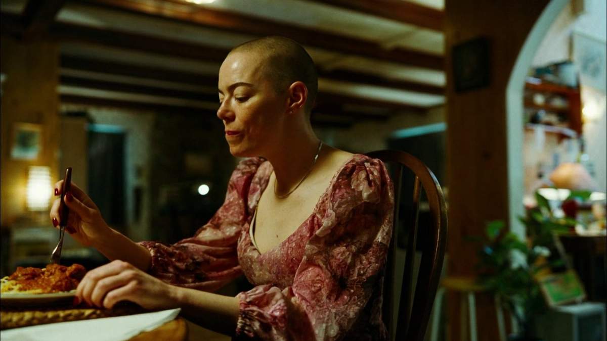 Michelle Fuller (Emma Stone) en una escena de Bugonia