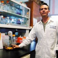 Científico de la UNAM gana premio por desarrollar un antiveneno de serpientes