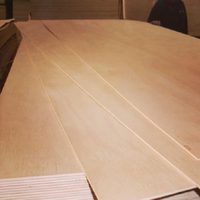Con retazos de madera y un palo de escoba, creá esta divina mesa de luz low cost para tu habitación