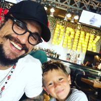 El divertido reencuentro entre Daniel Osvaldo y Momo: play, baile y piropo de Giannina Maradona