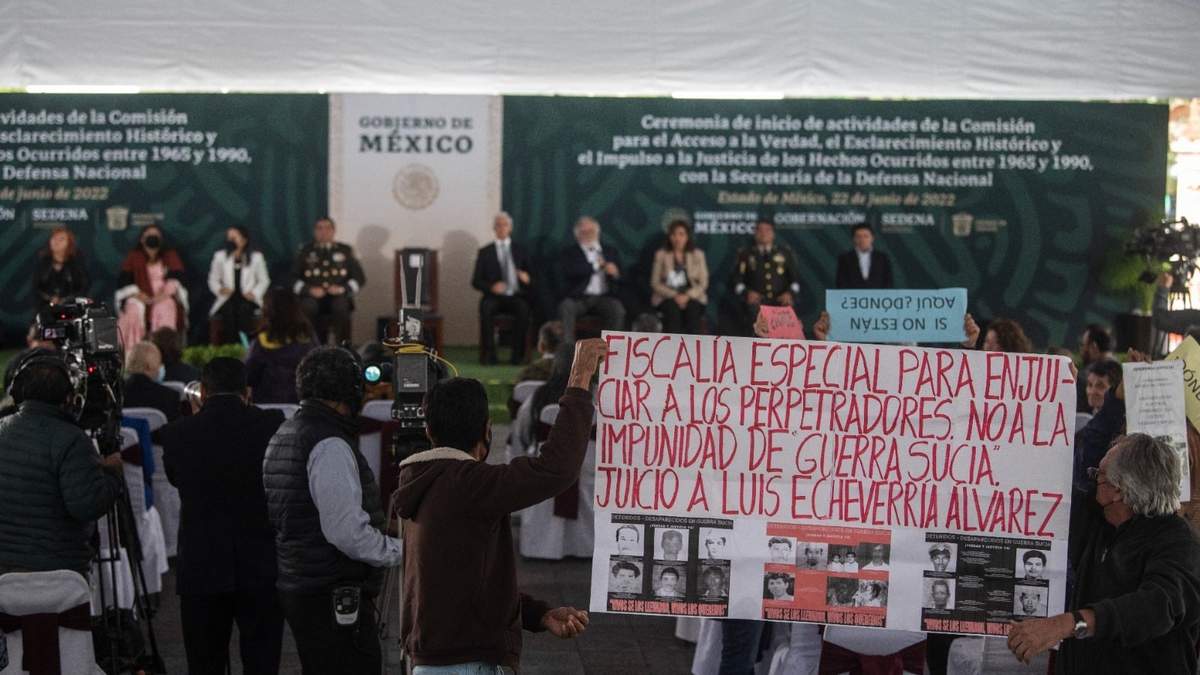 Familiares de víctimas de la Guerra Sucia. Protesta del 22 de junio de 2022 en el Campo Militar 1