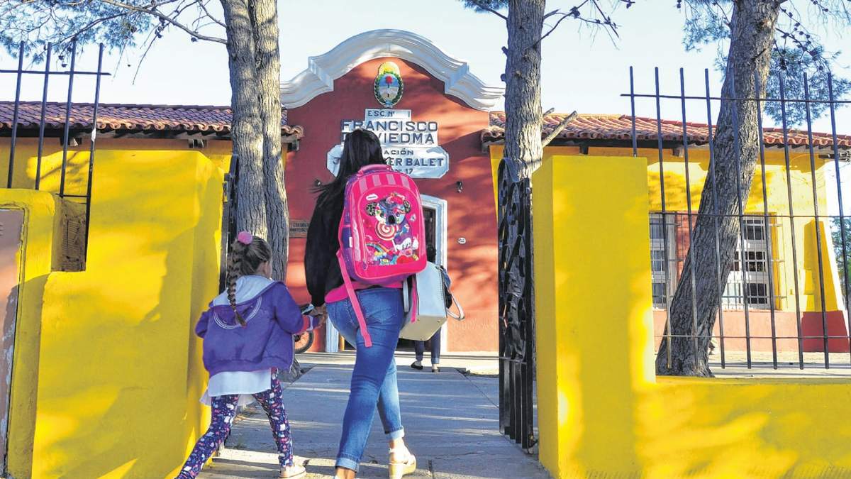 Clases normales en Río Negro