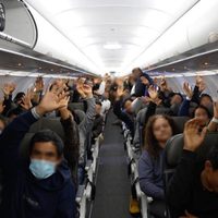 Cuarto vuelo de Estados Unidos a Tapachula llega con 107 deportados mexicanos