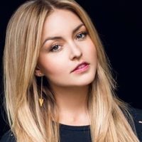 ¡Sin temor a nada! Angelique Boyer se cubre solo con la mano y desata el caos