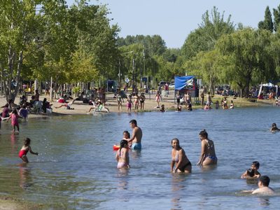 La ola de calor no afloja y, una vez más, se emitió alerta roja por temperaturas extremas en Neuquén