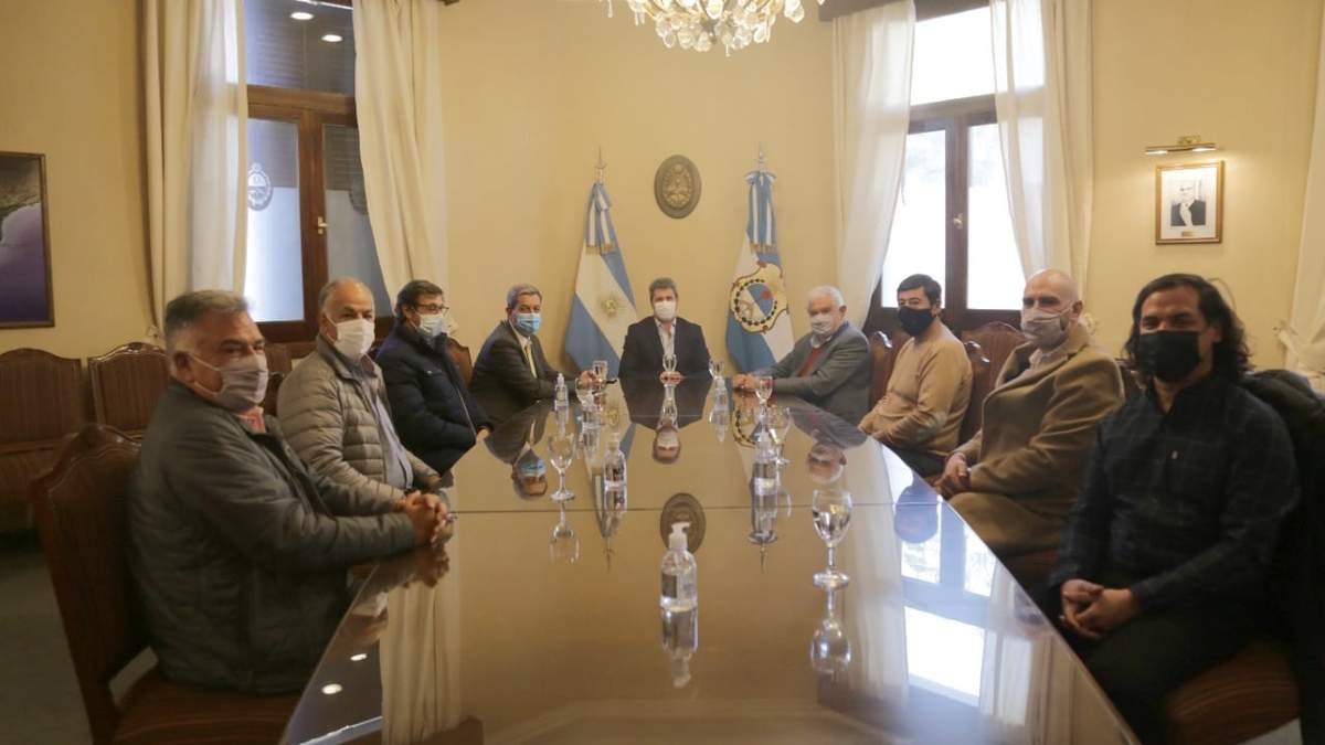 Asistieron a la reunión autoridades provinciales y sindicales. Fuente: (Twitter)