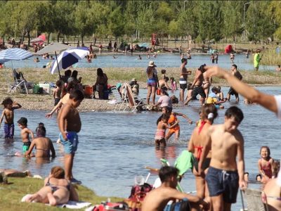 Más de 120 mil personas colmaron los balnearios de Neuquén en busca de alivio por la intensa ola de calor