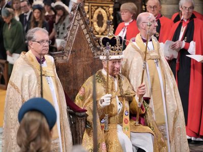 Carlos III, coronado rey en un ritual de hace más de mil años; así fue la ceremonia