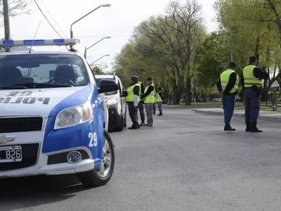 Docente acusa a la policía por exceso de autoridad