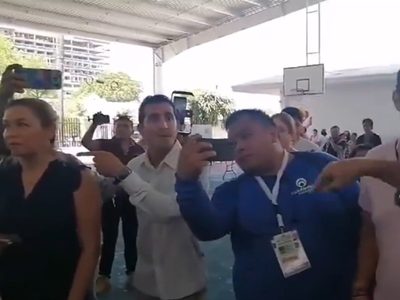 "'¡A la fila!": abucheos y reclamos a Nahle, Torruco, Zaldívar, Kumamoto, Huacho y Rommel (Video)