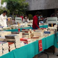 Tras dos años de ausencia, regresó la venta especial de libros de El Colegio de México