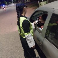 Inspectores de tránsito de Centenario detectaron 10 casos de alcoholemia con un récord alarmante en un conductor