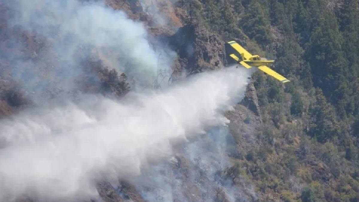 Diputados creen que la presencia permanente de un avión hidrante reforzaría la capacidad de respuesta frente a incendios forestales. Fuente: (Noticias Nqn)