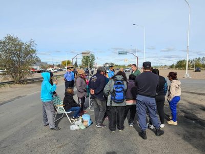IPVU se comprometió a revisar la tenencia de los terrenos en Ruca Antu y los vecinos levantaron el corte de calle