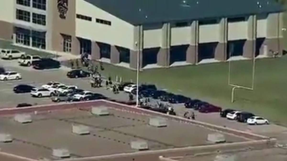 Alumnos de la Timberview High School fueron evacuados