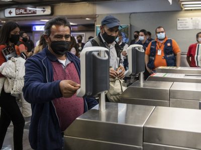 ¿Seguir usando cubrebocas en el transporte público de la CDMX? Esto dicen Sheinbaum y el Metro